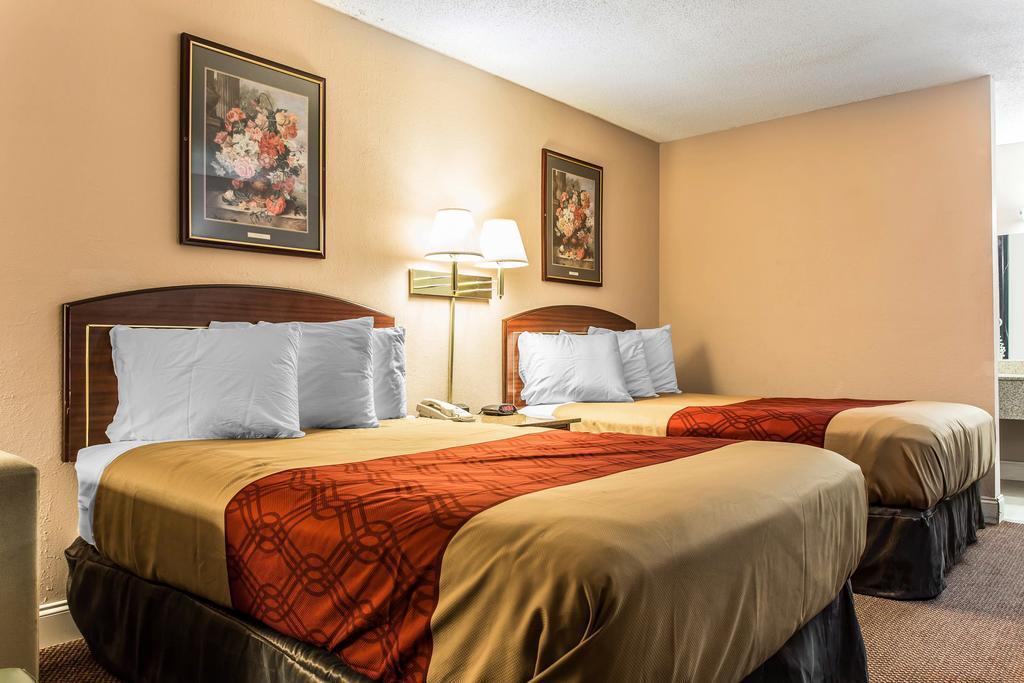 Econo Lodge Decatur Bagian luar foto